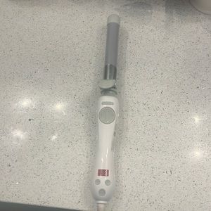 BEACHWAVER S1 VIRAL Rotating curling iron. Works perfectly.